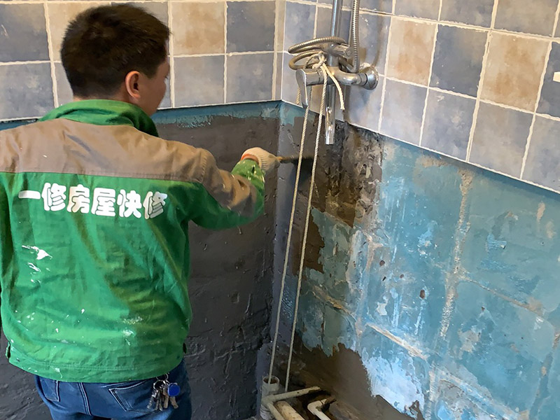 武漢江漢區(qū)衛(wèi)生間漏水后裝修怎么做，先修漏水還是修墻面